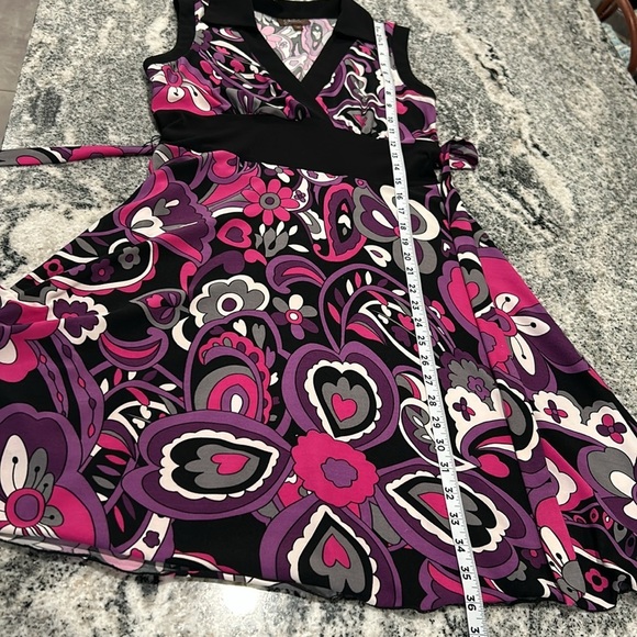 Jessica, size 10, short sleeve, floral, dress with belt, stretch, multicolour - Picture 8 of 9